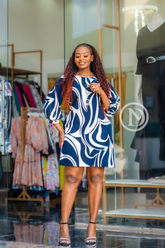 Elegant black and white abstract swirl shift dress