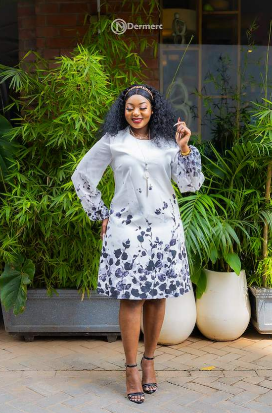 Elegant white floral print shift dress
