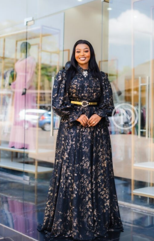 Elegant maxi with dark brown floral print