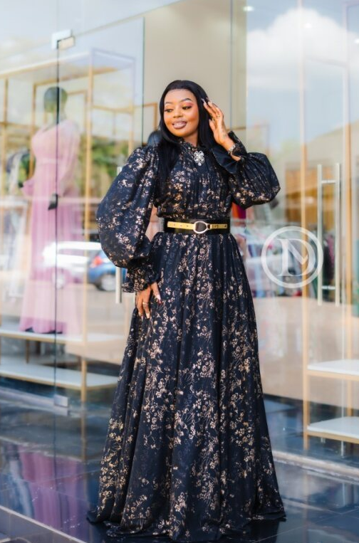 Elegant maxi with dark brown floral print