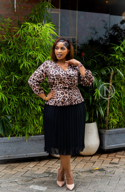 Elegant leopard print and black midi mock dress