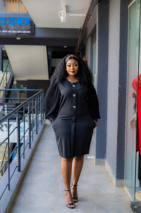 Elegant black long sleeved shift dress