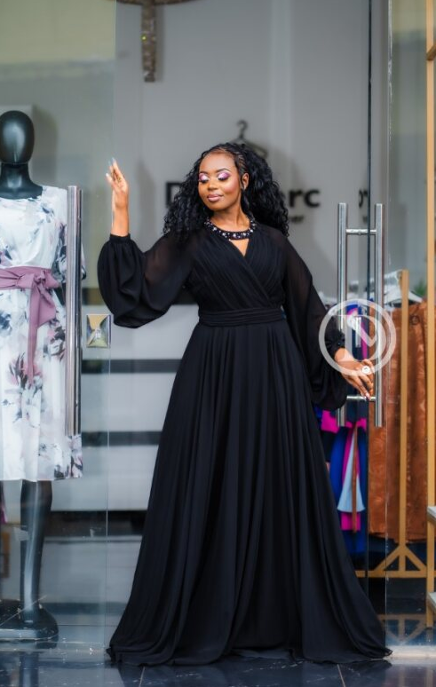 Elegant black maxi dree