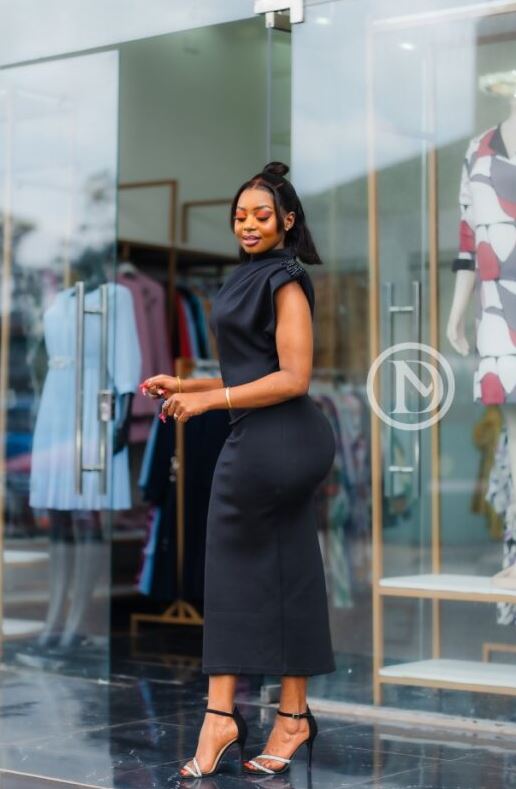 Elegant black bodycon dress