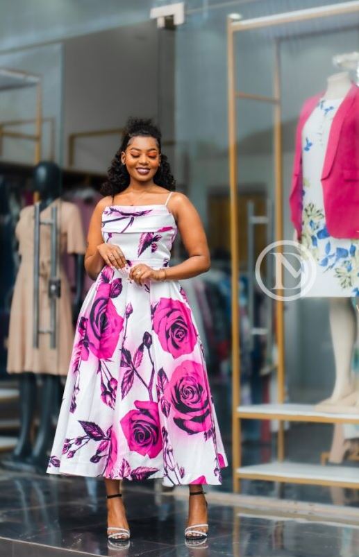 Chic sleeveless floral midi dress