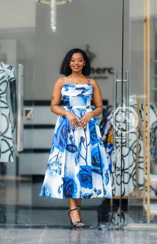 Chic blue sleeveless floral dress