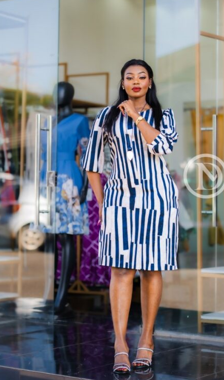 elegant geometric stripe print shift dress